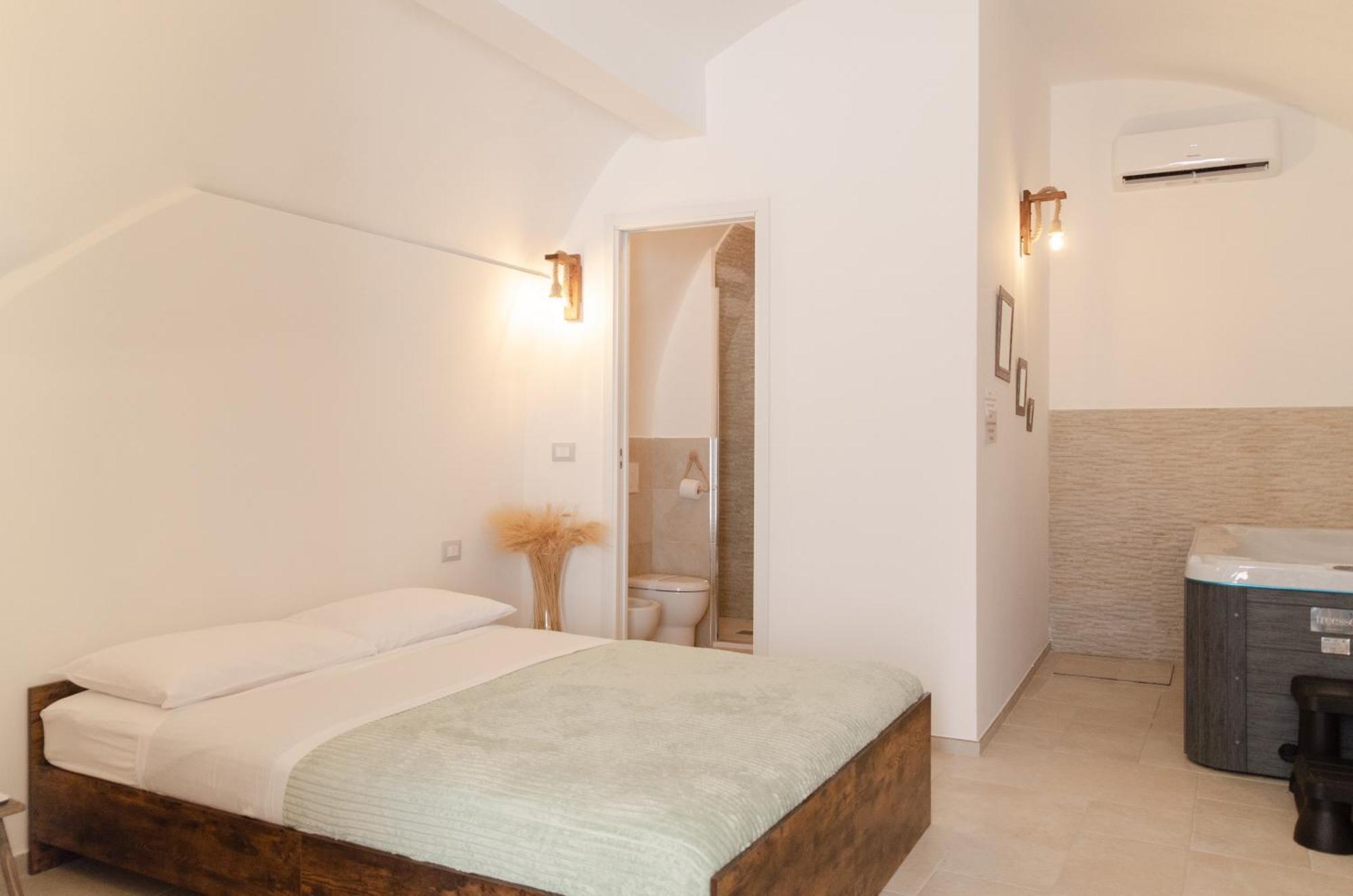 Aca Suite Luxury With Jacuzzi Adelfia Экстерьер фото
